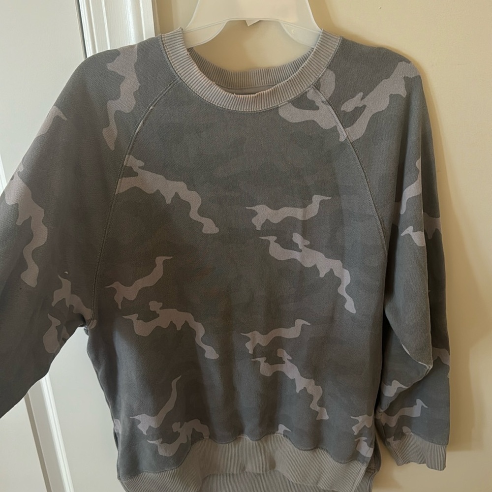 Light camo crewneck